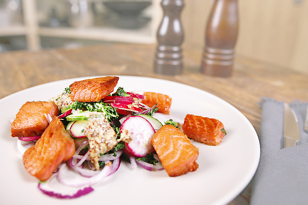 포토 JPG 해외이미지 접시 음식 바다 다이어트 채소 탁자 오이 건강 어류 스테이크 요리 사람없음 목재 초록색 식당 식사 저녁식사 샐러드 흰색 신선 사발 그릴 상품 정상 굽기 먹기 해산물 유기농 날것 연어 시금치 점심식사 총각무 개조 해외202309 해외포토 나무 식기 웰빙 컬러 가구 재료 모션 주방용품 서양음식 상점 수중동물 사기그릇 무 구이 파일형식