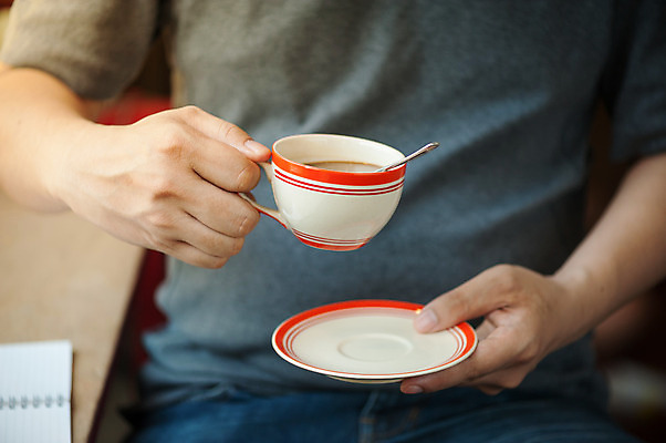 포토 JPG 해외이미지 라이프스타일 남자 커피 음료 백그라운드 아침 추상 휴가 휴식 성인 취미 사람없음 상점 카페 에너지 수확 잡기 상쾌 긍정 주말 안심 리빙 단절 해외202004 해외포토 주간 감정 컨셉 무늬 농업 모션 육류 사람 생활 파일형식