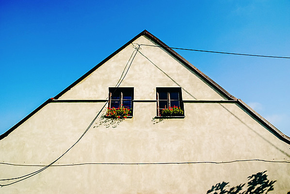 포토 JPG 해외이미지 전통 디자인 외관 유럽 문화 백그라운드 패턴 건축양식 창문 하늘 지붕 날씨 벽돌 주택 사람없음 야외 건물 여름 파란색 문 마을 이탈리아 프랑스 시골 도시 역사 스페인 지중해 빌라 그림 시골집 질감 타운 옛날 스타일 해외202004 해외포토 건축물 계절 건축 나라 바다 컬러 무늬 파일형식