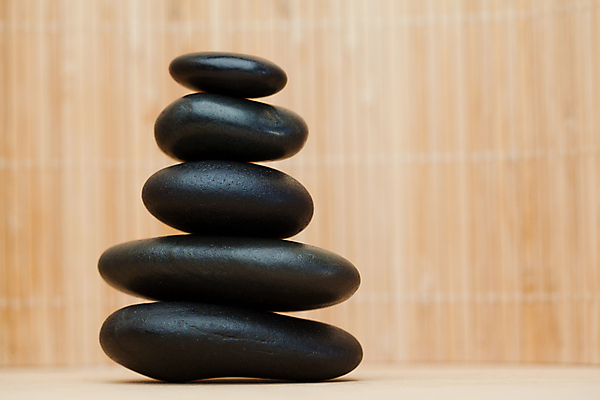 포토 JPG 해외이미지 백그라운드 컨셉 휴식 사람없음 갈색 쌓기 검은색 스파 회색 조약돌 흰색 석탑 매끈함 테라피 해외202004 해외포토 컬러 모션 뷰티 탑 돌_바위 감각 파일형식