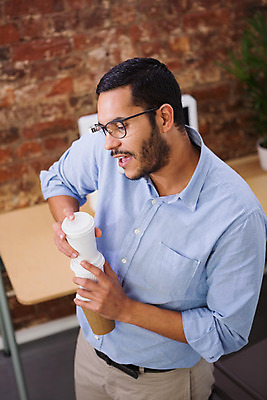포토 JPG 해외이미지 남자 커피 직장 실내 한명 서기 성인 30대 스마트폰 사무실 비즈니스맨 무선전화기 해외202004 해외포토 1 음료 회사 비즈니스 모션 사람 내부 장년 핸드폰 스마트기기 직장인 전화기 파일형식