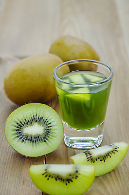 포토 JPG 해외이미지 음료 조각 잔 키위 사람없음 주스 슬라이스 해외202004 해외포토 식기 과일 파일형식