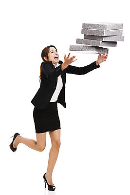 포토 JPG 해외이미지 전신 여자 백그라운드 스트레스 직장 실내 피곤 한명 서기 들기 사람 성인 옆모습 쌓기 표현 업무 작업 비즈니스우먼 흰배경 폴더 업무과다 과부하 다리들기 성인여자한명만 해외202004 놓침 해외포토 1 뷰포인트 컨셉 회사 비즈니스 모션 내부 흰색 직장인 파일 여자한명만 성인여자만 파일형식