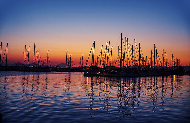 포토 JPG 해외이미지 실루엣 바다 여행 요트 오렌지 교통시설 자연 하늘 휴가 항해 풍경 사람없음 물 여름 파란색 컬러풀 햇빛 반사 평화 일출 항구 맑음 황혼 일몰 낭만 만 보트 고급 저녁 함선 포트 돛대 해외202004 해외포토 자연요소 계절 컬러 교통 컨셉 배_교통 과일 날씨 촬영기법 태양 노을 야간 시설 생태계 파일형식
