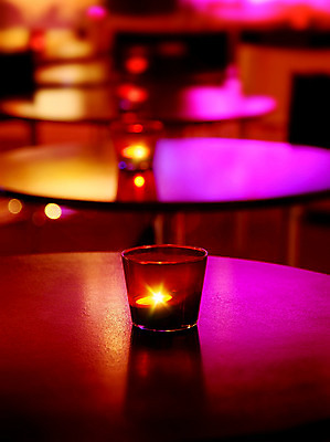 포토 JPG 해외이미지 라이프스타일 디자인 가구 의자 촛불 탁자 호텔 휴가 휴식 전등 실내 따뜻함 사람없음 내부 장식 빛 컬러풀 파티 유행 식당 식사 카페 방 낭만 바 휴게실 분위기 고급 우아함 서비스 만족 클럽 복고 디스코 환영 카페테리아 스타일 해외202004 해외포토 감정 음악 컬러 생활용품 컨셉 초 숙소 조명 이벤트 생활 상점 춤 파일형식