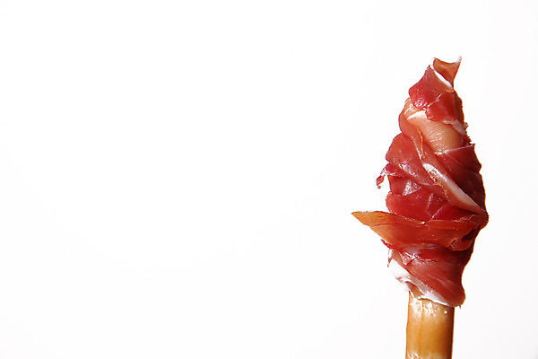 포토 JPG 해외이미지 음식 백그라운드 컨셉 사람없음 이탈리아 흰색 신선 파마 소시지 맛 아침식사 햄 날것 슬라이스 살라미 오리지널 정교 프로슈토 해외202004 해외포토 헤어스타일 유럽 컬러 육류 식사 가공식품 파일형식