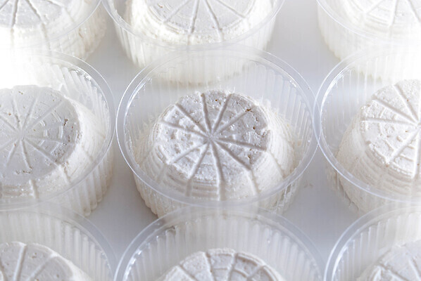 포토 JPG 해외이미지 접시 유럽 음식 백그라운드 다이어트 재료 탁자 치즈 건강 요리 사람없음 빛 식사 이탈리아 우유 흰색 신선 상품 지중해 크림 시골집 서식 날것 부드러움 내추럴 단백질 생식 영양분 리코타치즈 해외202309 해외포토 식기 나라 바다 컬러 가구 유제품 주택 감각 영양소 파일형식