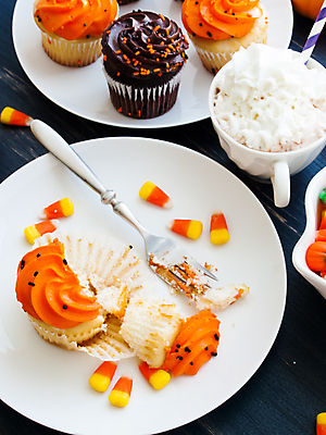 포토 JPG 해외이미지 포크 사탕 사람없음 할로윈 컵케이크 해외202309 해외포토 식기 디저트 케이크 파일형식