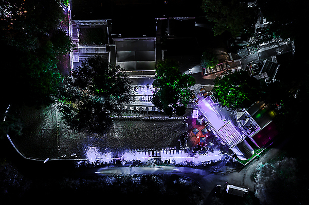 포토 JPG 해외이미지 유럽 여행 건축양식 하늘 지붕 휴가 조명 거리 주택 안테나 파노라마 풍경 사람없음 야외 건물 여름 도시풍경 여행객 탑 가을 도시 도심 야간 박물관 장면 타운 기념물 스카이라인 폴란드 구시가지 드론 랜드마크 수도권 옛날 조감도 해외202309 해외포토 자연요소 건축물 계절 건축 나라 통신 촬영기법 사람 지역 파일형식