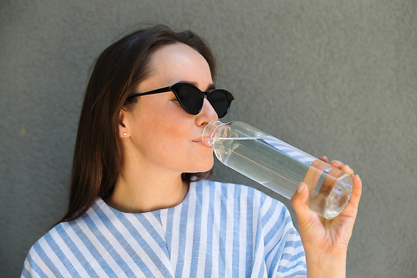포토 JPG 해외이미지 라이프스타일 디자인 여자 행복 음료 백그라운드 컨셉 가방 자연 유리 건강 관리 한명 사람 초록색 물 우주 재활용 회색 금지 마시기 직물 잡기 플라스틱 에코 유기농 생태계 심플 긍정 유지 낭비 영 돌봄 무료 해외202309 해외포토 자연요소 1 웰빙 잡화 감정 컬러 모션 재질 생활 숫자 환경 친환경 파일형식