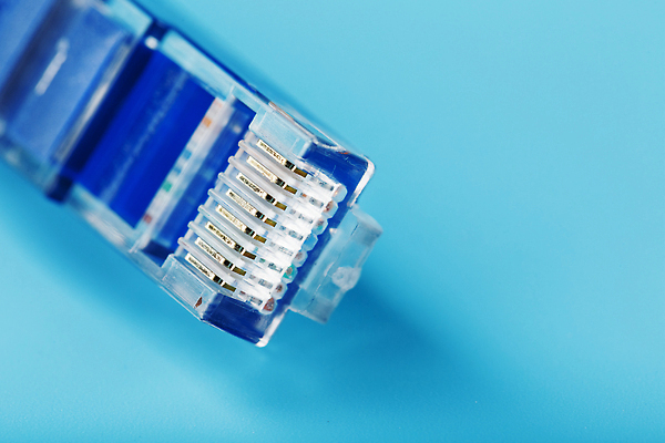 포토 JPG 해외이미지 인터넷 사람없음 파란색 플러그 케이블선 해외202309 해외포토 컬러 전선 파일형식