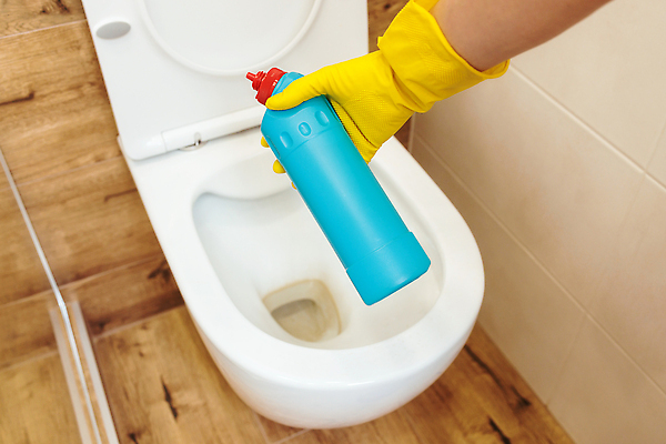 포토 JPG 해외이미지 손 들기 근접촬영 신체부위 청소 세제 화장실 고무장갑 변기 해외202309 해외포토 뷰포인트 장갑 모션 사람 고무 파일형식