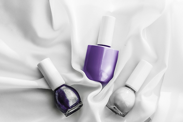 포토 JPG 해외이미지 백그라운드 사람없음 보라색 우아함 흰배경 매니큐어 구김 카피스페이스 해외포토 컬러 컨셉 모션 화장품 공백 흰색 파일형식