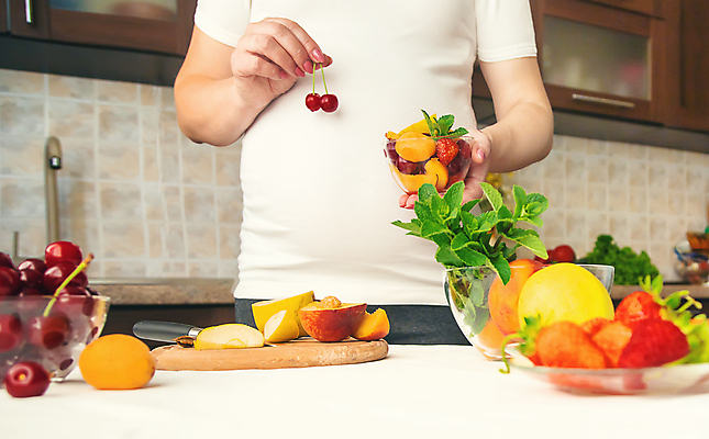 포토 JPG 해외이미지 그릇 여자 행복 줄기 딸기 도마 건강 관리 한명 들기 성인 주방 임산부 임신 체리 허브 복숭아 살구 성인여자한명만 해외202309 해외포토 식물 1 식기 감정 과일 모션 주방용품 사람 여자한명만 성인여자만 파일형식