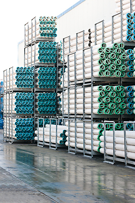 포토 JPG 해외이미지 사람없음 앞모습 물 파란색 인테리어 노란색 쌓기 상점 원형 플라스틱 수집 눈금 파이프 튜브 길이 배관공 해외202309 해외포토 자연요소 도형 디자인 뷰포인트 컬러 모션 재질 파일형식