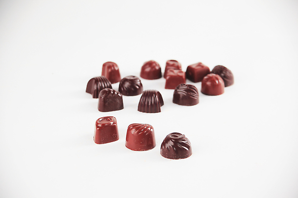 포토 JPG 해외이미지 전통 음식 백그라운드 디저트 사탕 선물 사람없음 세트 갈색 과자 초콜릿 검은색 어둠 여러개 기쁨 우유 흰색 신선 바 변화 닫기 달콤 맛 혼합 설탕 수집 먹기 크림 오브젝트 모음 코코아 고립 섞기 줄서기 카카오 맛있는 해외202309 해외포토 감정 음료 컬러 다수 컨셉 모션 유제품 한글 파일형식