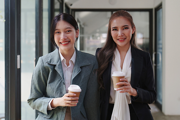 포토 JPG 해외이미지 직업 학생 여자 남자 행복 아시아 돈 회사 비즈니스 사업가 성공 기념 사람 동양인 성인 두명 금융 노트북 컴퓨터 사무실 일본 업무 비즈니스맨 비즈니스우먼 자신감 결과 종업원 사이버 흥분 경영자 온라인 경영 승자 필승 해외202309 해외포토 감정 나라 컨셉 인종 경제 전자제품 우승 작업 직장인 재산 리더 파일형식