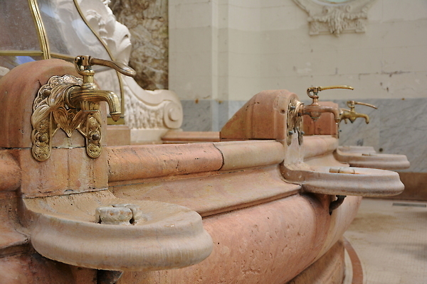 포토 JPG 해외이미지 유럽 문화 음료 패턴 건축양식 건강 미술 동양인 사람없음 장식 물 금속 스파 프랑스 수확 골동품 역사 떨어짐 오브젝트 분수 부식 수도꼭지 휴양지 복고 청동 테라피 일반 프랑스어 놋쇠 옛날 파스텔톤 스타일 튀르키예 해외202309 해외포토 자연요소 문자 건축 나라 아시아 컬러 컨셉 무늬 농업 재질 문화예술 인종 뷰티 장소 파일형식