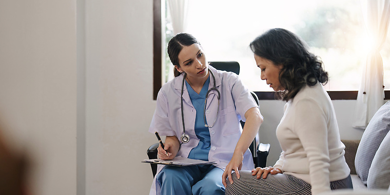 포토 JPG 해외이미지 백인 직업 손 여자 남자 스포츠 신체 근육 휴식 뼈 건강 병원 사람 앉기 성인 두명 치료 운동 약 건강관리 스트레칭 고통 환자 의사 마사지 질병 관절염 무릎 테라피 돌봄 염증 증상 치유 해외202309 해외포토 서양인 감정 컨셉 의학 모션 관리 신체부위 뷰티 의료진 파일형식