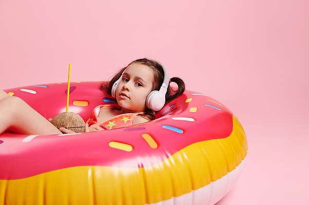 포토 JPG 해외이미지 응시 수영복 행복 어린이 음악 바다 이어폰 여행 컨셉 휴가 한명 사람 주스 기쁨 듣기 마시기 신선 칵테일 구출 도넛 달콤 상쾌 고립 구명용품 영양분 채식주의자 카피스페이스 해외202309 해외포토 1 시선 옷 감정 음료 음향기기 모션 문화예술 디저트 주류 공백 도움 맛 안전장비 채식 파일형식