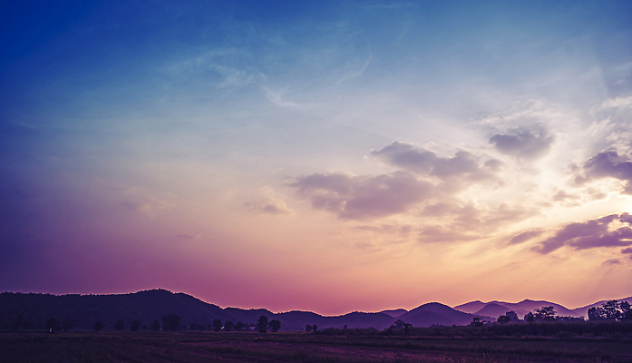 포토 JPG 해외이미지 계절 실루엣 여행 백그라운드 겨울 밭 자연 벽지 하늘 아침 날씨 산 안테나 파노라마 사람없음 야외 가로 초록색 물 파란색 태양 뷰티 일출 환경 계곡 소나무 정상 땅 언덕 장면 내추럴 뿌연 절정 수평선 해외202309 해외포토 주간 자연요소 나무 컬러 농업 통신 촬영기법 노을 생태계 파일형식