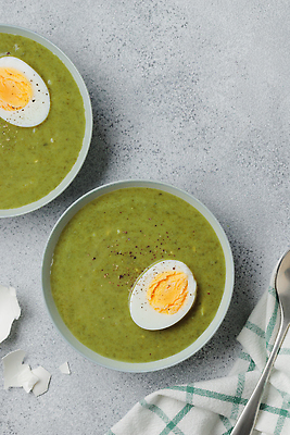 포토 JPG 해외이미지 접시 음식 다이어트 채소 탁자 회색배경 건강 요리 사람없음 초록색 주방 식당 계란 숟가락 식사 저녁식사 카페 신선 뜨거움 사발 수프 브로콜리 허브 크림 냅킨 아스파라거스 시금치 점심식사 채식주의자 맛있는 해외202309 해외포토 식물 식기 컬러 가구 백그라운드 수저 상점 알 회색 사기그릇 채식 파일형식