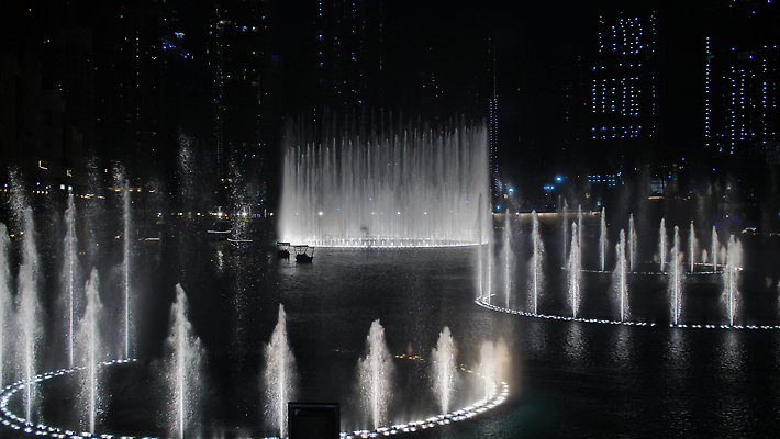 포토 JPG 해외이미지 디자인 호수 여행 조명 동양인 사람없음 물 세계 숫자 고층빌딩 어둠 새벽 낭만 수확 도시 고급 도심 중앙 야간 저녁 큼 쇼핑몰 휴양지 쇼 장면 아라비아 제트기 방문 동쪽 아랍에미리트 두바이 랜드마크 인공 해외202309 해외포토 자연요소 문자 컨셉 농업 중동 비행기 인종 빌딩 장소 크기 방향 파일형식