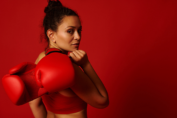 포토 JPG 해외이미지 스포츠 장갑 흑인 백그라운드 가방 모션 운동선수 건강 미술 성인 두명 빨간색 운동복 운동 뷰티 힘 권투 펀치 방어 집중 연습 싸움 히스패닉 돌봄 직진 챔피언 킥복싱 카피스페이스 해외202309 해외포토 서양인 잡화 옷 컬러 컨셉 문화예술 어류 사람 격투기 공백 파일형식