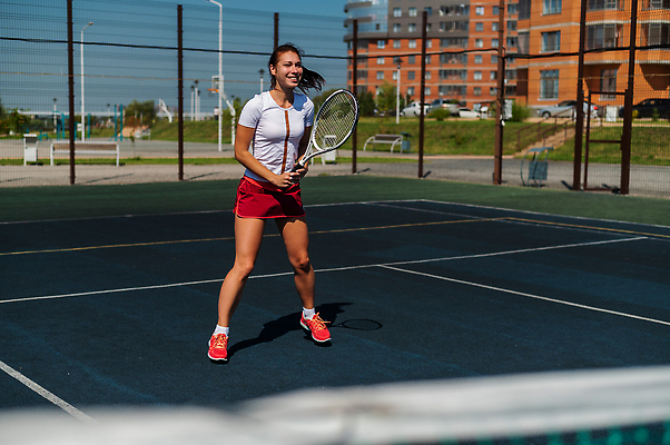 포토 JPG 해외이미지 백인 직업 여자 스포츠 포즈 밭 공 놀이 휴가 운동선수 건강 한명 경기 야외 여름 운동복 운동 맑음 경쟁 봄 장비 테니스 게임 라켓 뜨거움 그물 놀이터 집중 연습 클럽 점토 때리기 법정 토너먼트 플레이어 해외202309 해외포토 서양인 1 옷 계절 스포츠용품 컨셉 농업 모션 날씨 사람 구기 파일형식