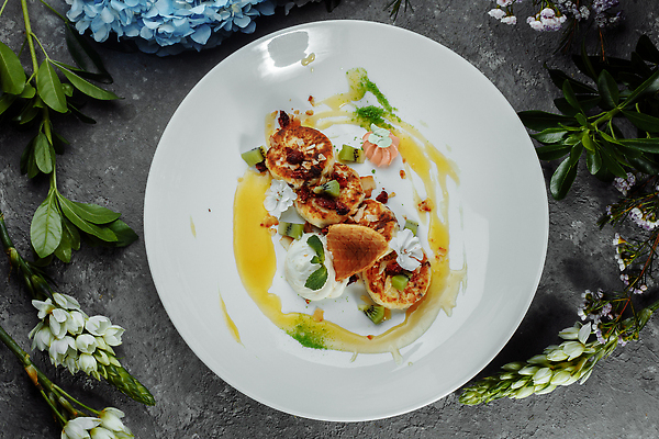 포토 JPG 해외이미지 전통 접시 음식 백그라운드 다이어트 부분 디저트 치즈 건강 요리 사람없음 케이크 식당 식사 튀김 흰색 신선 달콤 맛 아침식사 잼 설탕 굽기 먹기 크림 시골집 브런치 레시피 건강식 팬케이크 점심식사 러시아인 우크라이나 페스츄리 핸드메이드 맛있는 해외202309 해외포토 서양인 식기 유럽 빵 컬러 컨셉 모션 유제품 주택 상점 소스_음식 구이 파일형식