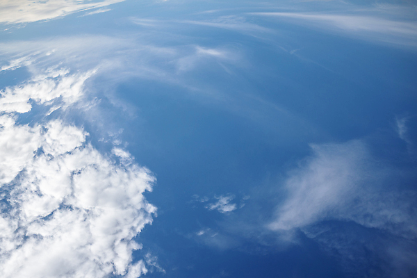 포토 JPG 해외이미지 구름 백그라운드 자연 벽지 하늘 날씨 풍경 사람없음 야외 여름 파란색 빛 햇빛 뷰티 우주 환경 맑음 자유 흰색 전원 투명 분위기 순수 천국 솜털 해외202309 해외포토 자연요소 계절 컬러 컨셉 태양 전기에너지 생태계 파일형식