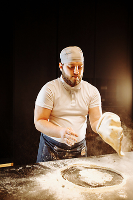 포토 JPG 해외이미지 접시 손 여자 음식 빵 백그라운드 다이어트 재료 피자 파스타 요리 사람 사람없음 주방 요리사 검은색 식사 앞치마 어둠 빵집 신선 사발 이탈리아음식 떨어짐 가루 굽기 먹기 메뉴 준비 유기농 날것 반죽 만들기 밀가루 밀가루반죽 제빵사 페스츄리 핸드메이드 맛있는 효과 해외202309 해외포토 직업 식기 웰빙 컬러 컨셉 모션 패스트푸드 서양음식 건강 신체부위 상점 사기그릇 구이 파일형식