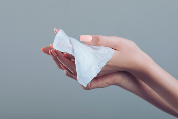 포토 JPG 해외이미지 스튜디오촬영 손 여자 건강 관리 한명 신체부위 덮개 조직 위생 빨래 청소 닦기 청소부 돌봄 위생관리 코로나바이러스 해외202309 해외포토 직업 1 가사 모션 실내 사람 뚜껑 바이러스 파일형식