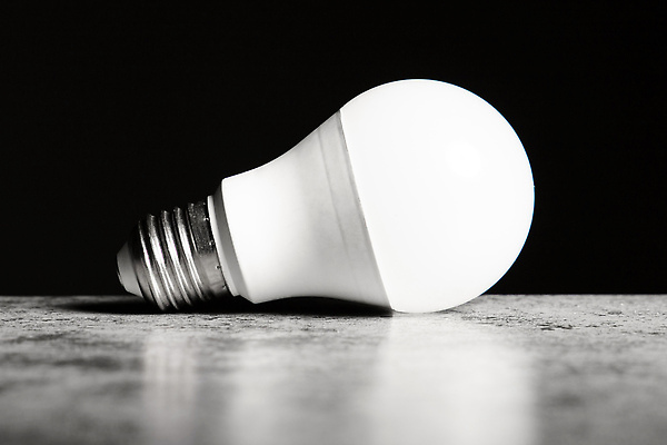 포토 JPG 해외이미지 전구 사람없음 빛 흰색 램프 절약 플라스틱 오브젝트 싱글 에코 주도 카피스페이스 해외202309 해외포토 컬러 컨셉 재질 조명 환경 공백 예절 파일형식