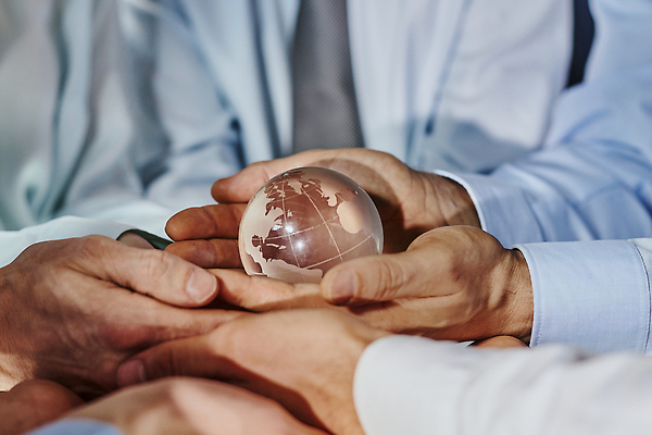 포토 JPG 해외이미지 손 교육 지구 어린이 과학 컨셉 무지개 지도 비즈니스 손가락 학교 상상 아이디어 사람 사람없음 친구 컬러풀 글로벌 지구본 평화 환경 힘 우정 행성 모임 잡기 그룹 보호 땅 대륙 주기 에코 긍정 커뮤니티 돌봄 생태학 여의주 지리 지원 초보 해외202309 해외포토 자연요소 컬러 관계 모션 신체부위 우주 파일형식