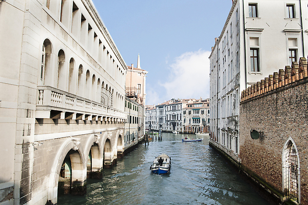 포토 JPG 해외이미지 유럽 여행 건축양식 휴가 거리 사람없음 건물 옆모습 물 도시풍경 문 페인트 이탈리아 궁전 낭만 기둥 도시 보트 역사 운하 좁은 베네치아 침식 셔터 랜드마크 썩음 채널 해외202309 해외포토 자연요소 건축물 건축 나라 뷰포인트 컨셉 고건축 배_교통 풍경 파일형식