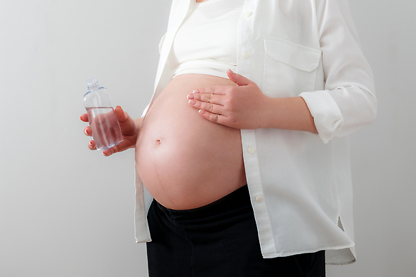 포토 JPG 해외이미지 손 여자 어린이 신체 엄마 사람없음 치료 스트레칭 화장품 임산부 임신 아기 항아리 기다림 닫기 기름 컨테이너 피부 크림 돌봄 착용 카피스페이스 해외202309 해외포토 산업 음식 의학 가족 모션 사람 신체부위 운동 뷰티 공백 도자기 파일형식