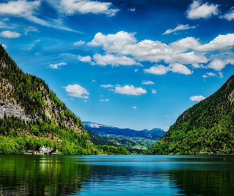 포토 JPG 해외이미지 계절 유럽 호수 물결 건축양식 자연 산 주택 사람없음 야외 건물 초록색 물 반사 침묵 봄 궁전 농촌 시골 오스트리아 숲 알프스 목가 해외202309 해외포토 자연요소 건축물 건축 나라 컬러 고건축 소리 생태계 파일형식