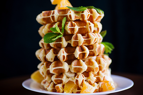 포토 JPG 해외이미지 접시 조각 오렌지 사람없음 쌓기 와플 해외202309 해외포토 식기 과일 모션 디저트 파일형식