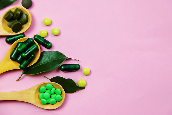 포토 JPG 해외이미지 식물 꽃 백그라운드 공 자연 유리 건강 사람없음 목재 치료 빨간색 초록색 알약 약 노란색 수확 흰색 약초 질병 허브 유기농 테라피 조제 내추럴 복용 자연요법 추출 치료제 캐모마일 해외202309 해외포토 나무 웰빙 컬러 농업 재료 의학 재질 뷰티 풀_식물 생태계 만들기 파일형식