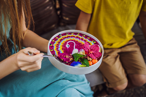 포토 JPG 해외이미지 라이프스타일 꽃 아들 음식 패턴 다이어트 과일 가족 딸기 엄마 디저트 바나나 건강 씨앗 사람 소년 두명 장식 초록색 보라색 식사 카페 신선 사발 선택 맛 아침식사 지중해 크림 파인애플 유기농 코코넛 요거트 항공촬영 스무디 채식주의자 비건 해외202309 해외포토 식물 웰빙 남자 음료 어린이 바다 뷰포인트 컬러 컨셉 무늬 관계 유제품 생활 상점 사기그릇 열대과일 채식 파일형식