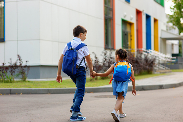 포토 JPG 해외이미지 백인 학생 라이프스타일 교육 도로 어린이 셔츠 배낭 학교 모션 자연 아침 넥타이 한명 소년 야외 건물 초록색 파란색 스터디 컬러풀 햇빛 노란색 일출 일몰 봄 자유 흰색 탈출 대학교 바둑 내추럴 남동생 지능 견습생 해외202309 해외포토 주간 서양인 1 건축물 잡화 계절 남자 길 컬러 컨셉 상의 가방 교통시설 놀이 사람 생활 학습 태양 노을 생태계 동생 파일형식