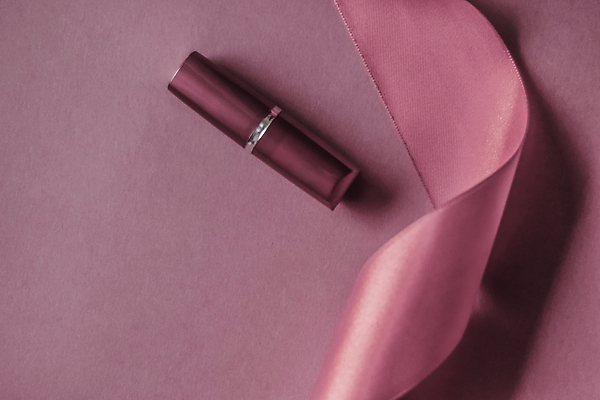 포토 JPG 해외이미지 리본 사람없음 뷰티 보라색 화장품 립스틱 오브젝트 해외202309 해외포토 컬러 파일형식