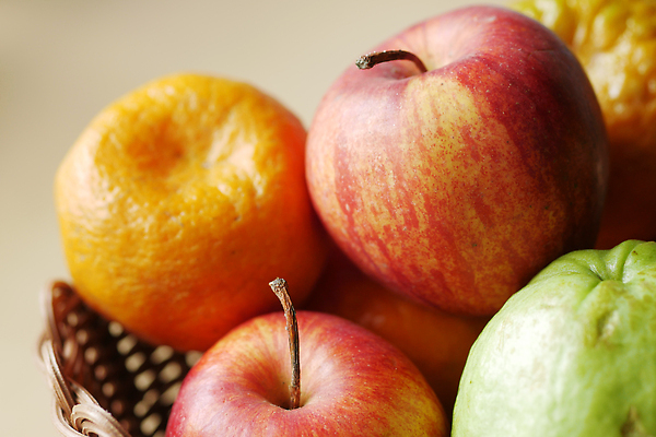 포토 JPG 해외이미지 디자인 잡화 계절 음식 컬러 다이어트 오렌지 과일 재료 포장 자연 디저트 건강 사람없음 장식 빨간색 초록색 컬러풀 바구니 수확 신선 사발 시장 닫기 사과 혼합 다발 먹기 가득함 내추럴 숙성 맛있는 해외202309 해외포토 농업 모션 사기그릇 생태계 파일형식