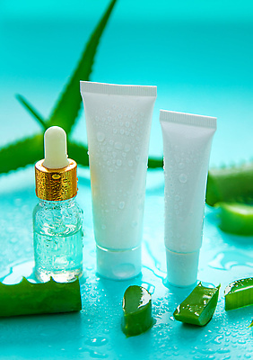 포토 JPG 해외이미지 하늘색 백그라운드 자연 사람없음 아웃포커스 뷰티 신선 오일 수분 내추럴 알로에 해외202309 해외포토 식물 음식 촬영기법 파란색 화장품 생태계 파일형식