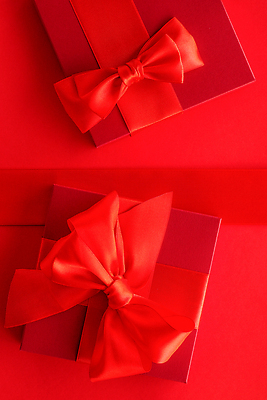 포토 JPG 해외이미지 리본 백그라운드 포장 선물 사람없음 빨간색 상자 화려 카피스페이스 해외202309 해외포토 컬러 컨셉 공백 파일형식