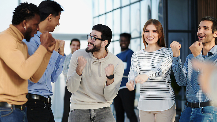 포토 JPG 해외이미지 직업 응시 여자 남자 행복 비즈니스 CEO 사업가 응원 성공 협력 실내 서기 사람 여러명 성인 가로 사무실 주먹 가리킴 비즈니스맨 비즈니스우먼 그룹 계획 토론 동료 경영자 보여주기 경영 승자 해외202309 해외포토 시선 감정 다수 컨셉 관계 모션 손짓 내부 직장인 리더 파일형식