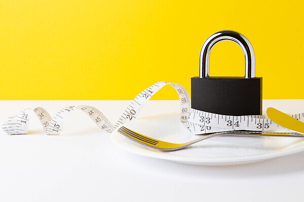 포토 JPG 해외이미지 모양 백인 캐릭터 음식 백그라운드 다이어트 채소 과일 성공 건강 성인 사람없음 뷰티 숫자 약 식사 흰색 신선 플랫 아침식사 몸무게 큼 균형 먹기 비만 허리 연습 측정 치수 칼로리 후추 내추럴 고립 돌봄 적자 셀룰라이트 맛있는 해외202309 해외포토 서양인 문자 컬러 컨셉 의학 모션 사람 신체부위 크기 몸매 향신료 파일형식