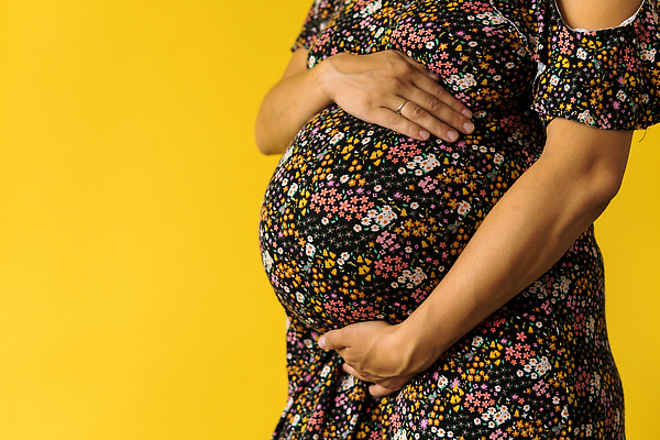 포토 JPG 해외이미지 백인 1 배너 드레스 여자 어린이 백그라운드 신체 가족 엄마 건강 관리 사랑 사람 성인 사람없음 뷰티 노란색 유행 희망 임산부 임신 흰색 아기 잡기 마사지 아내 기다림 빨간머리 고립 돌봄 해외202309 해외포토 서양인 헤어스타일 옷 감정 컬러 관계 모션 파일형식