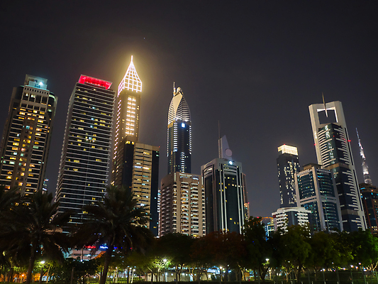 포토 JPG 해외이미지 도로 여행 백그라운드 비즈니스 건축양식 교통시설 성공 거리 풍경 사람없음 건물 금융 빛 도시풍경 컬러풀 사무실 뷰티 탑 고층빌딩 도시 만 고속도로 센터 고급 도심 중앙 야간 쇼핑몰 타운 동쪽 스카이라인 아랍에미리트 두바이 랜드마크 타임랩스 해외202309 해외포토 자연요소 건축물 건축 길 컬러 교통 컨셉 중동 촬영기법 빌딩 경제 방향 시설 파일형식